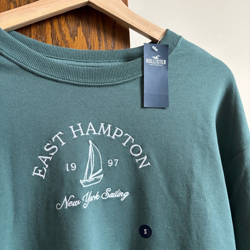 NWT Hollister Size Small East Hampton Embroidered Green Cozy Sweatshirt